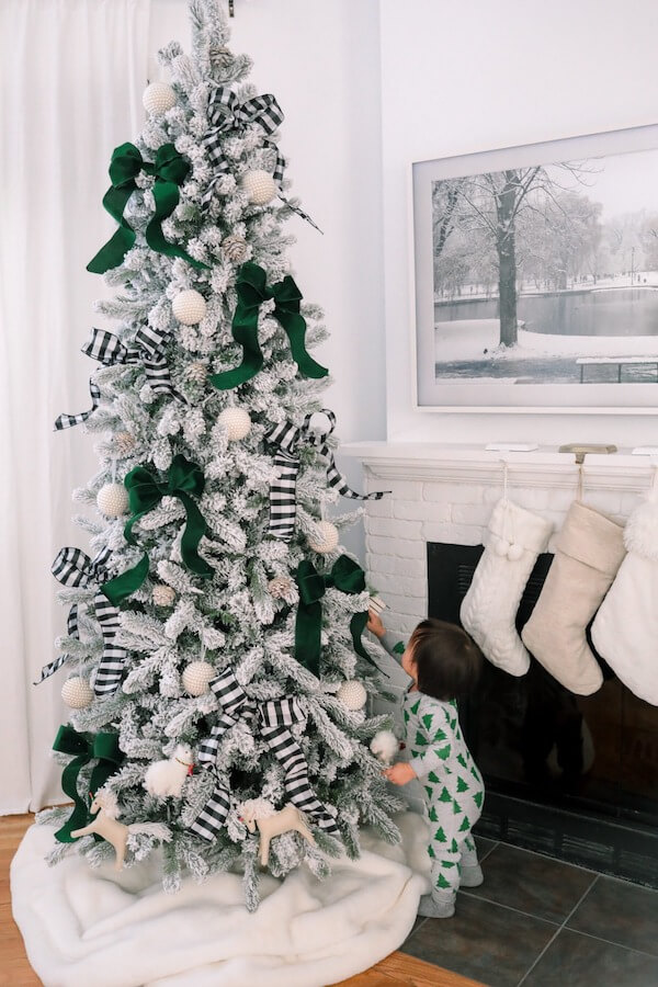 Green and Black Bow Christmas Tree