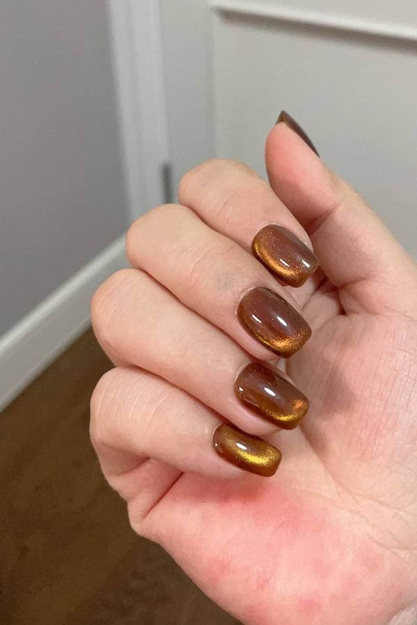 Subtle Mocha Cat Eye Nails