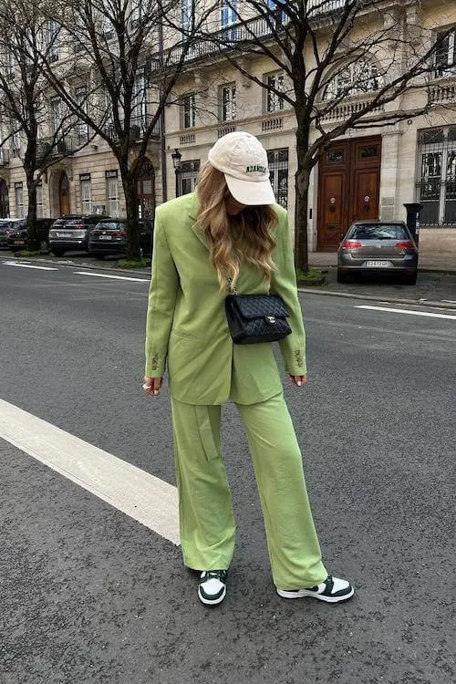 business casual work outfit ideas with sneakers women