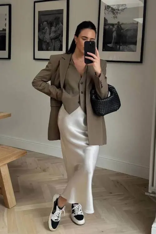 business casual work outfit ideas with sneakers women