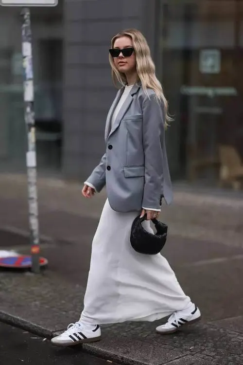 business casual work outfit ideas with sneakers women