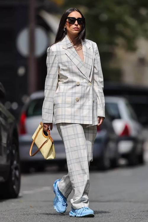 business casual work outfit ideas with sneakers women