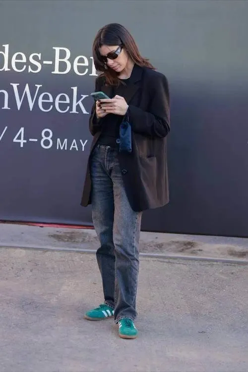 business casual work outfit ideas with sneakers women