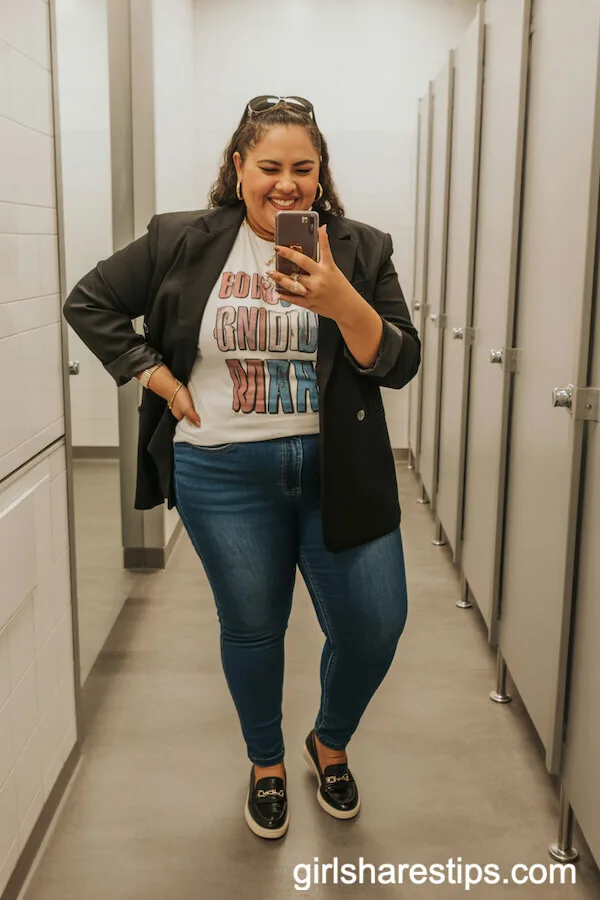 Graphic Tee and Blazer Combo with Skinny Jeans for a Playful Work Look