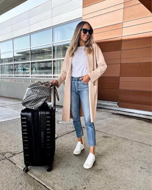 easy to copy comfortable travel outfits in spring