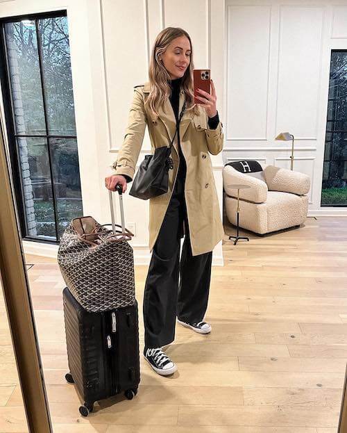 relaxed and comfy travel outfits for women