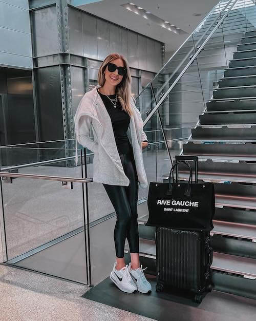 A Fashionable Travel Outfit That's Still Comfortable! — bows & sequins