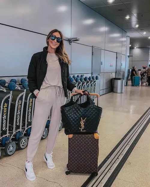 simple travel outfits for women
