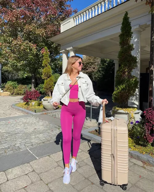 hot pink sexy chic travel outfits