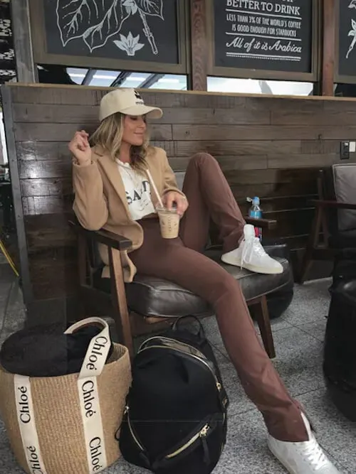 earth tone travel outfits