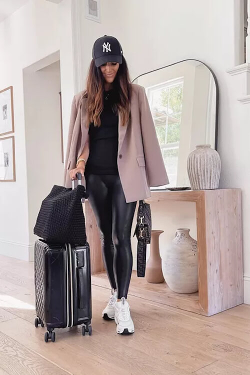 oversized blazer and leggings for travel outfits