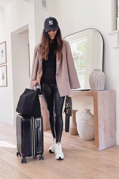 45+ Chic Travel Outfits To Stay Comfy and Stylish [2023]: Best Travel Outfit  Ideas For Ladies - Girl Shares Tips