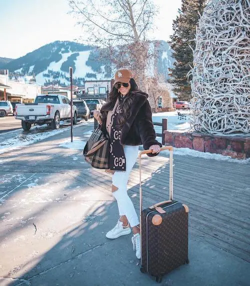 chic travel outfits in winter