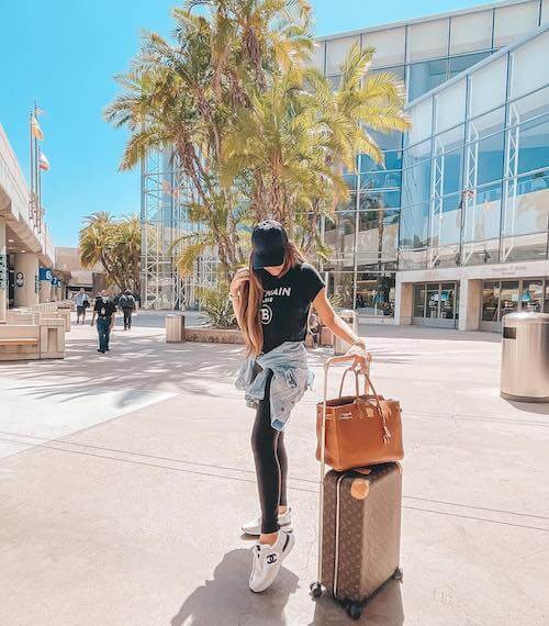 cool travel outfits for women in warm weather