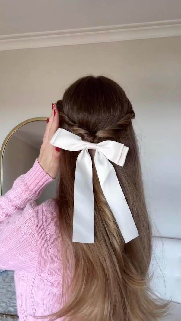 Christmas Bow Half-Up Twisted Hairstyle