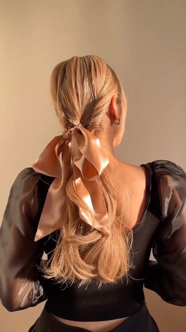 Loose Ponytail With Satin Bow