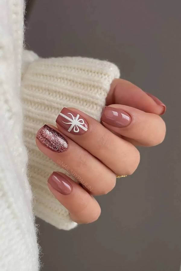 Mauve and White Bow Accent Nails