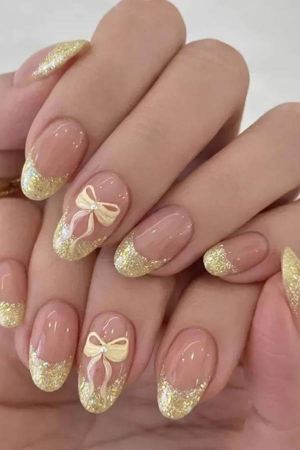 Gold Glitter Bow Christmas Nails