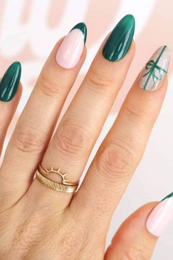 Emerald Green Bow Christmas Nails