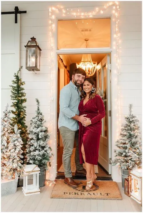 christmas maternity photoshoot ideas