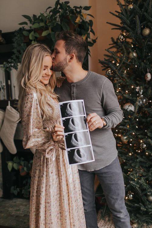 christmas maternity photoshoot ideas