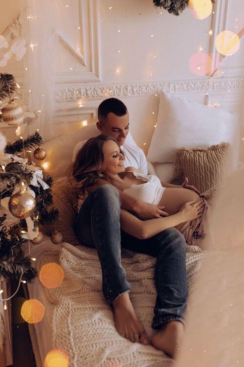 christmas maternity photoshoot ideas