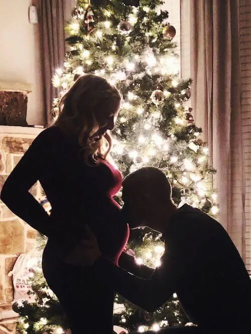 christmas maternity photoshoot ideas