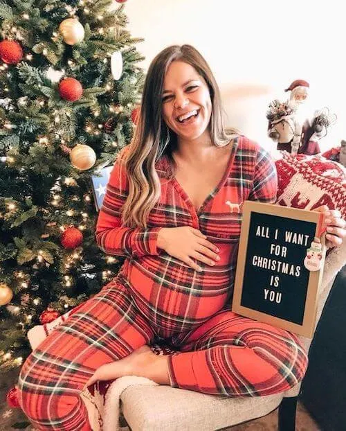 christmas maternity photoshoot ideas