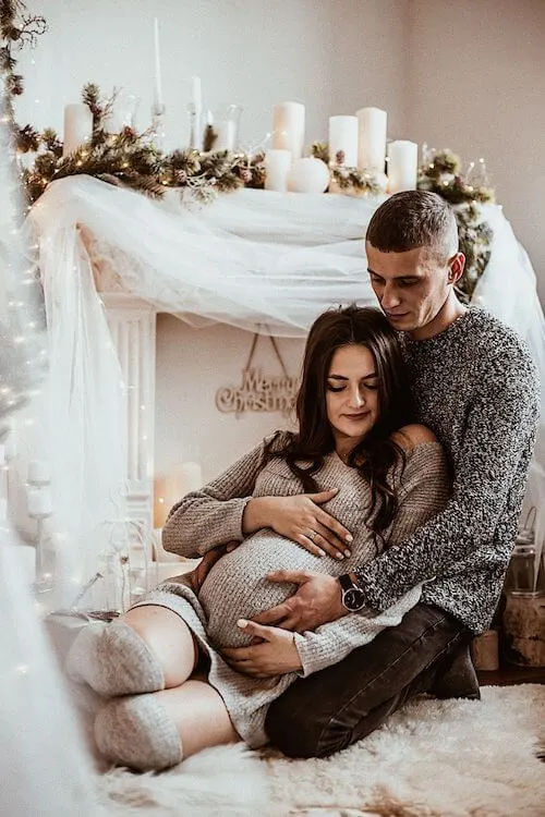 christmas maternity photoshoot ideas