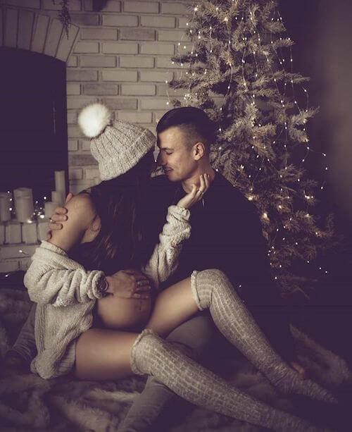 christmas maternity photoshoot ideas