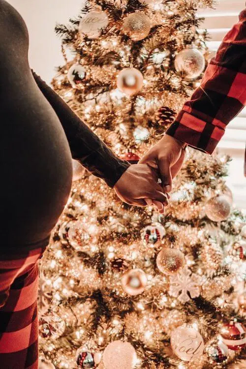 christmas maternity photoshoot ideas