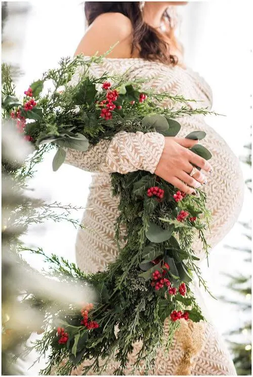 christmas maternity photoshoot ideas