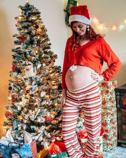 christmas maternity photoshoot ideas