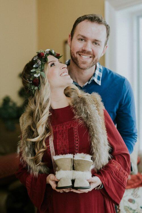 christmas maternity photoshoot ideas