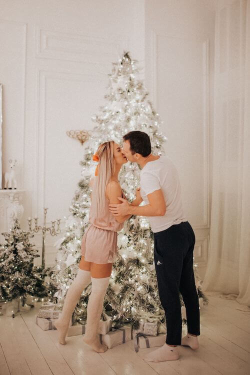 christmas photography ideas for couples