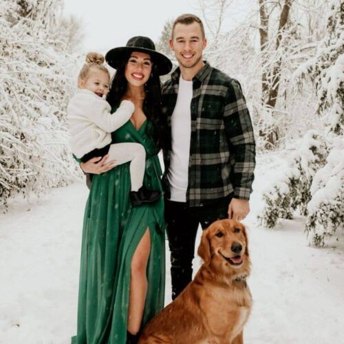 60+ Best Christmas Photoshoot Ideas For Families [2022]: Creative Ways & Cute Outfits