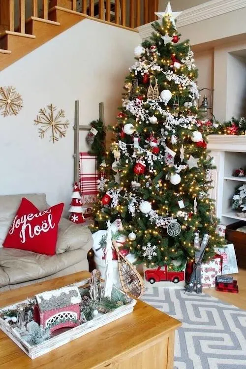 classic traditional Christmas tree decor ideas