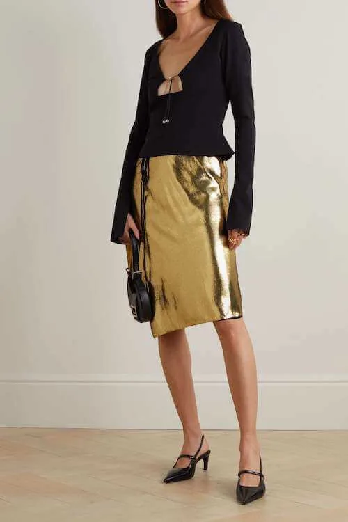 Casual black on sale and gold outfits