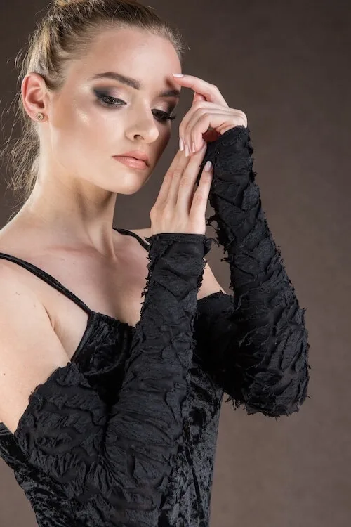 classy goth makeup and goth outfit ideas