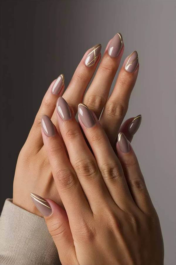 Nude Nails with Gold Lines