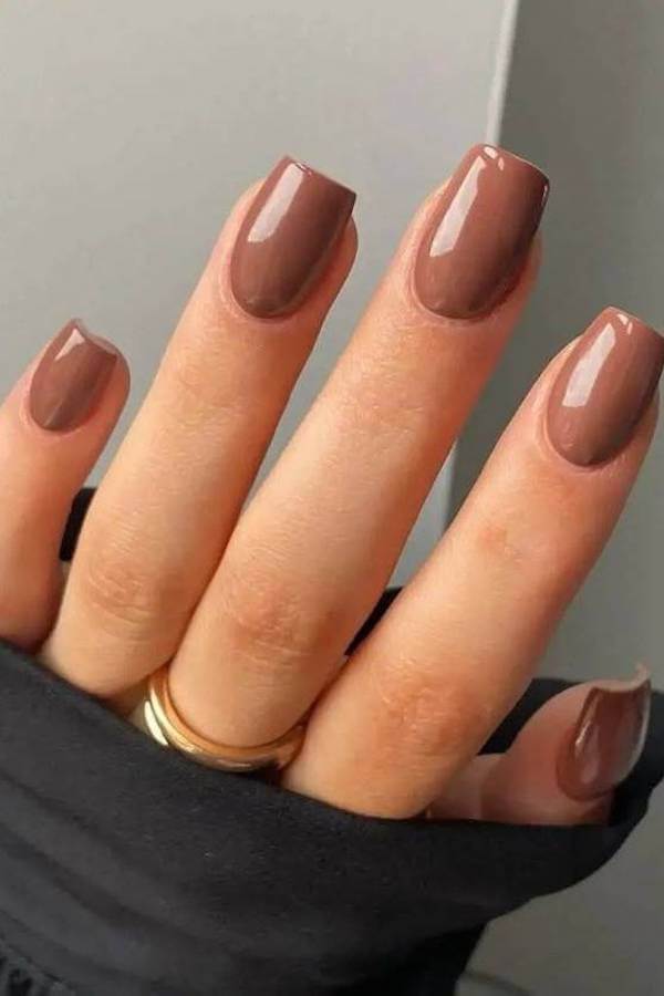 Glossy Mocha Nails