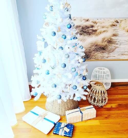 white and blue coastal christmas tree ideas