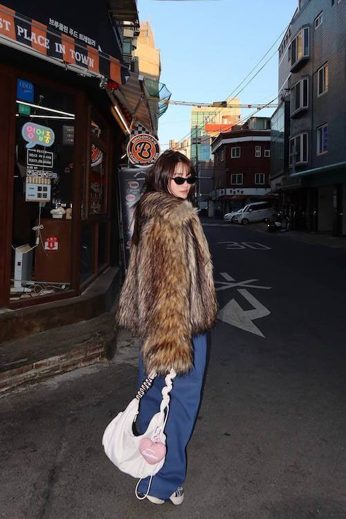comfy trendy wide leg pants outfit