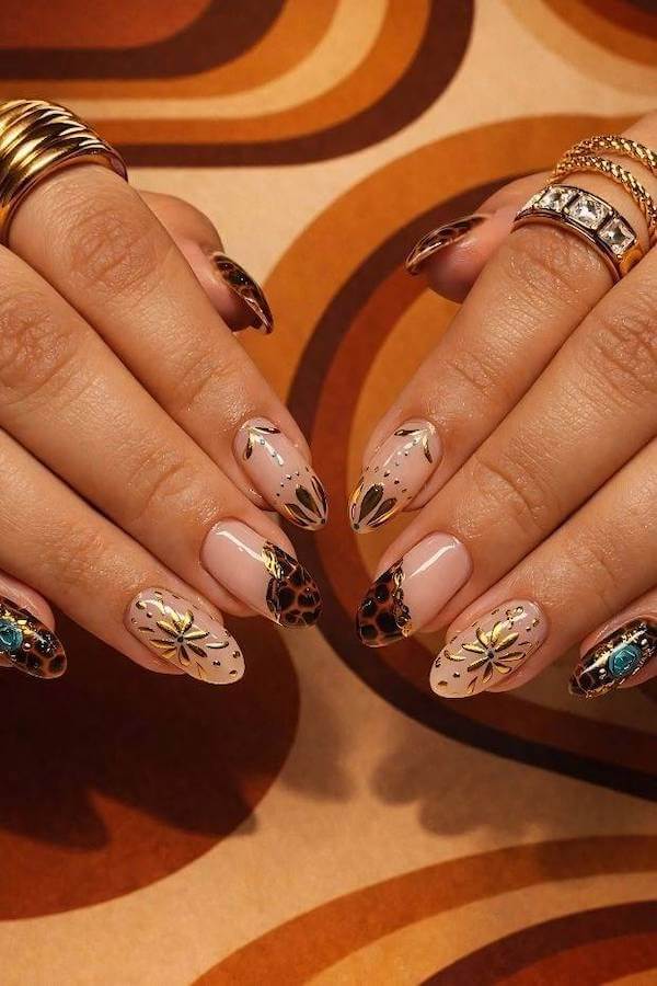 Vintage Western Accent Nails