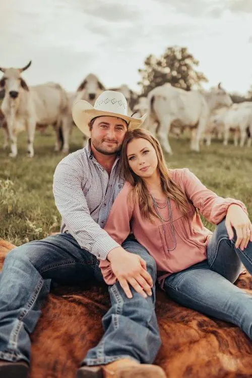 country photoshoot outfit ideas couple