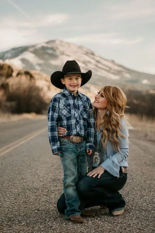 country photoshoot outfit ideas family