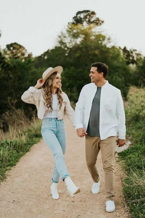 country photoshoot outfit ideas couple