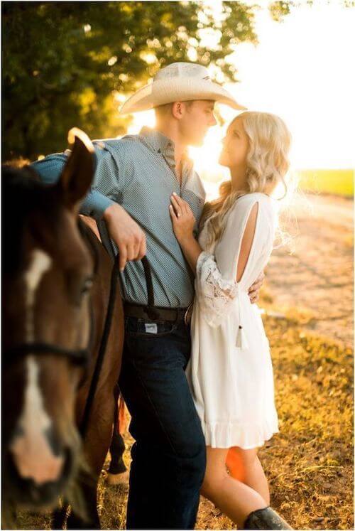 country photoshoot outfit ideas couple