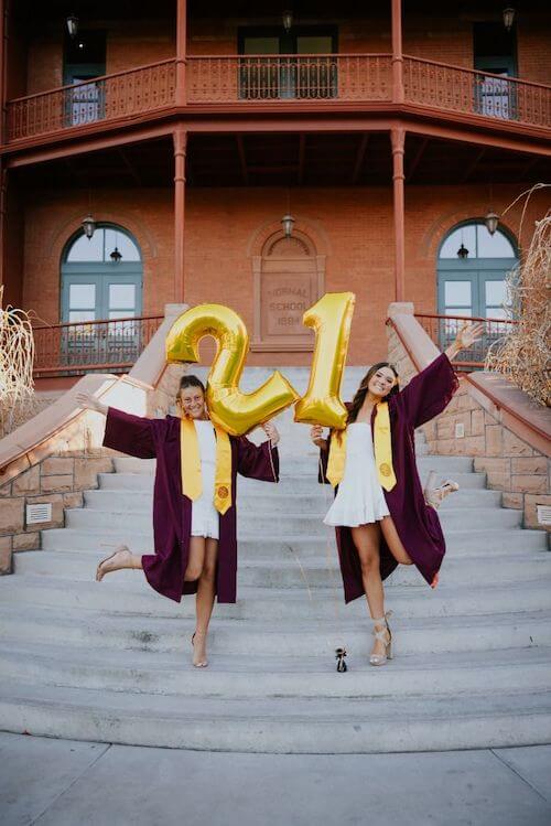 Cute Graduation Photo Ideas With Friends And Families