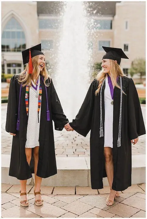 Cute Graduation Photo Ideas With Friends And Families